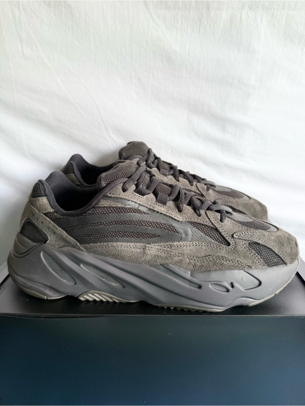 AUTHENTIC Adidas Yeezy Boost 700 V2 Vanta Black size 9 FU6684 2019 PRE-OWNED